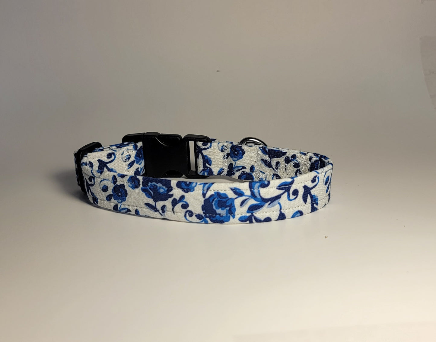 Blue China Flowers Collar