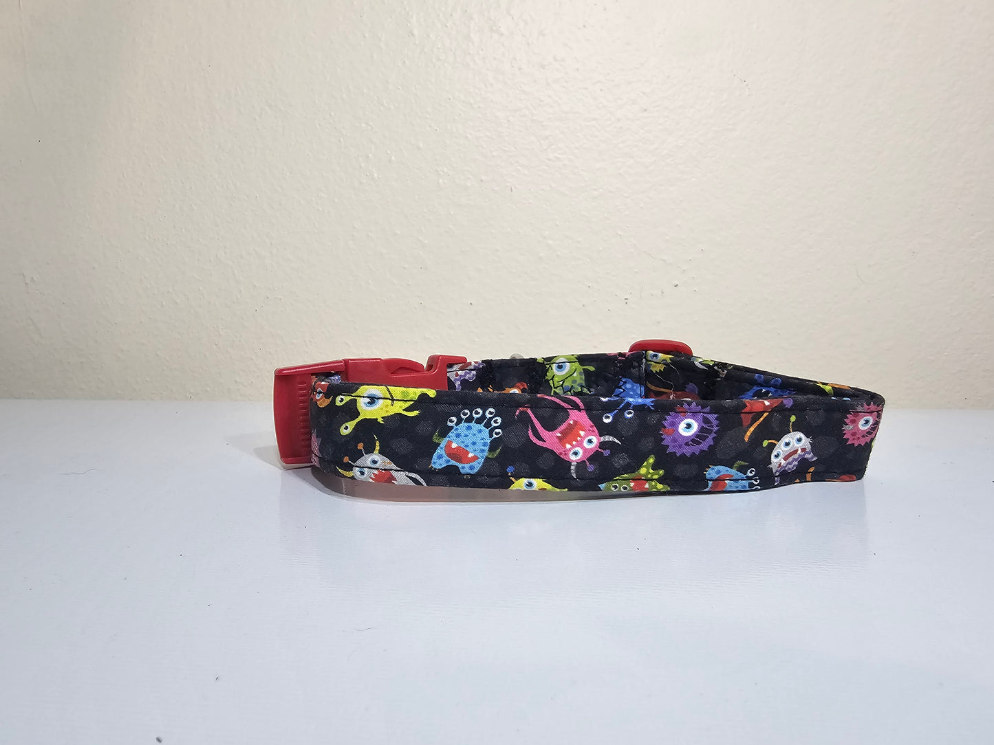 Monster print Collar